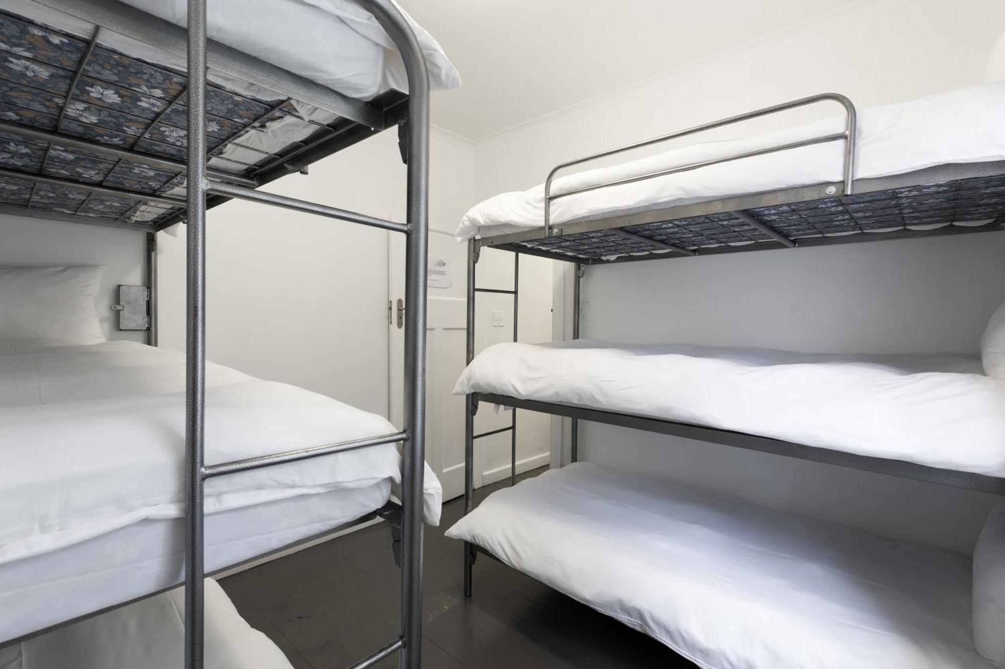 Ds Backpackers In Green Point *