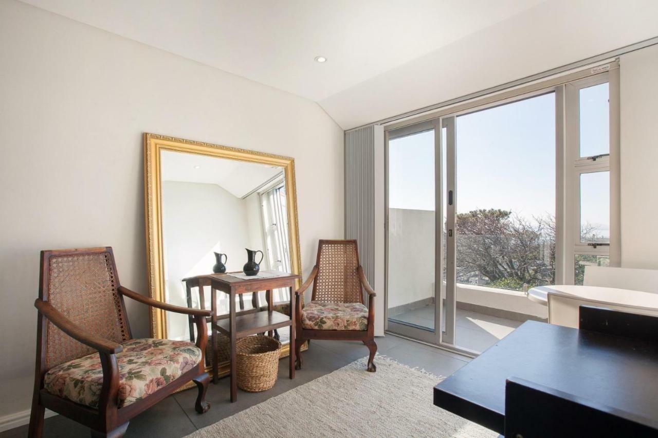 20ab Belladonna Vredehoek 2* Cape Town