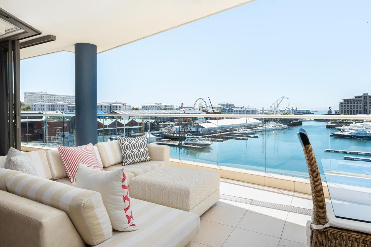 V An A Waterfront, Harbour Bridge.