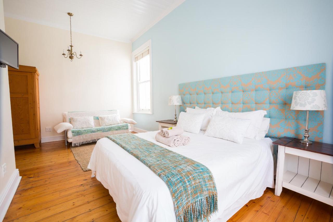 Six On Scott Bed & Breakfast