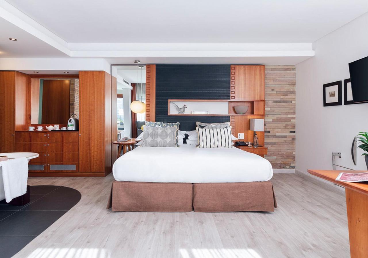 Townhouse Hotel 4*