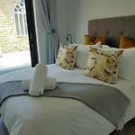 Immaculate Apartment In The Heart Of Cape Town