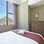 Spacious 3 Bedroom Family Apartment In Cape Town