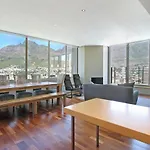 Spacious 3 Bedroom Family Apartment In Cape Town