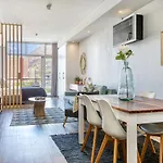 Elegant Modern Apartment Near Table Mountain
