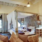 Bedrock Honeymoon Studio En-Suite