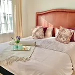 Villa V