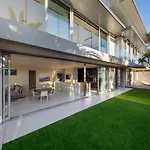 008 Villa