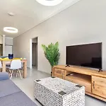 Yolande\'S Hideaway Waterfront Views + Terrace