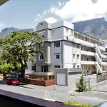 Table Mountain Views, Modern,Lots Of Natural Light, With Parking
