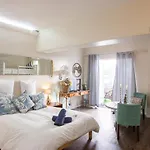 Strand Group Accommodation - 22 Sleeper Helderberg