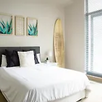 Spacious Surfers Corner Beach Apartment