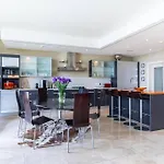 Outstanding V&A Marina Waterfront Apartment
