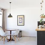 Open Plan Studio Fast Wi-Fi Restaurants & Bars