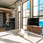 Sun Filled Contemporary Apartment In The East City