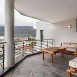 Cosy 2-Bedroom Apartment With Table Mountain Views