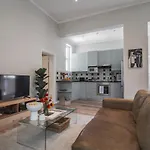Victoria Court Two Bedroom Oasis In Trendy Long St