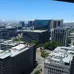 One Thibault Square - Self Catering Apartment - Loadshedding Free!