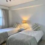 Lagoon Views - 2 Bed 2 Bath Apartment