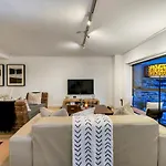 Cozy And Stylish With Exceptional Views!
