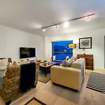 Cozy And Stylish With Exceptional Views!