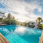 Nox Rentals - Sea And Rock Villa