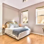 The Piazza 1 Bedroom Spacious Apartment With Study