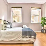 The Piazza 1 Bedroom Spacious Apartment With Study
