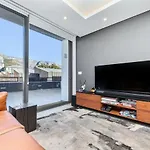 Luxurious 2 Bd Apartment In Woodstock