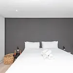 Luxurious 2 Bd Apartment In Woodstock