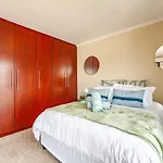 Beachfront 3Rd Floor 2 Bedroom W Communal Swimming Pool- B16 Blouberg