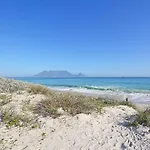 Beachfront 3Rd Floor 2 Bedroom W Communal Swimming Pool- B16 Blouberg
