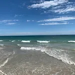 Beachfront Gem / Free Parking / A/C