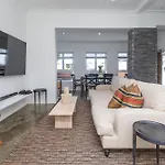 Contemporary Two Bedroom House In Greenpoint