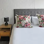 Bantry Bay 2Bed 100M To Beach