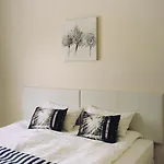 12 Greenpoint Guesthouse