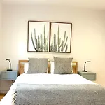 Mountain And Harbour Views - Grand Vue Cottage