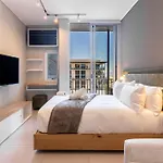 The Rose 710: Top Floor City Aprt With Balcony