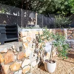 Ideally Located Garden Cottage