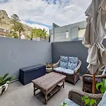 Botique Home In Vibrant Sea Point