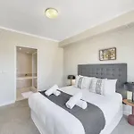 Stunning Central Modern Living Fast Wi-Fi Parking
