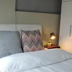 Central Retreat Cozy Apartment Near Attractions
