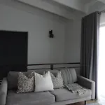 Central Retreat Cozy Apartment Near Attractions