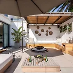 Maison De La Mer - Luxury Camps Bay Villa With Pool And Ocean View
