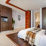 Modern Beachfront Studio- 133 Eden On The Bay
