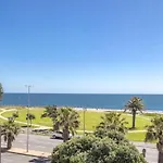 Footsteps To Promenade +Inverter + Pets