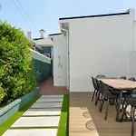 Trendy Heritage Home In Woodstock