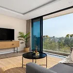 The Warwick 403