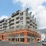 409 Canterbury Square