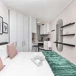 508 The Flamingo Central Netflix Aircon
